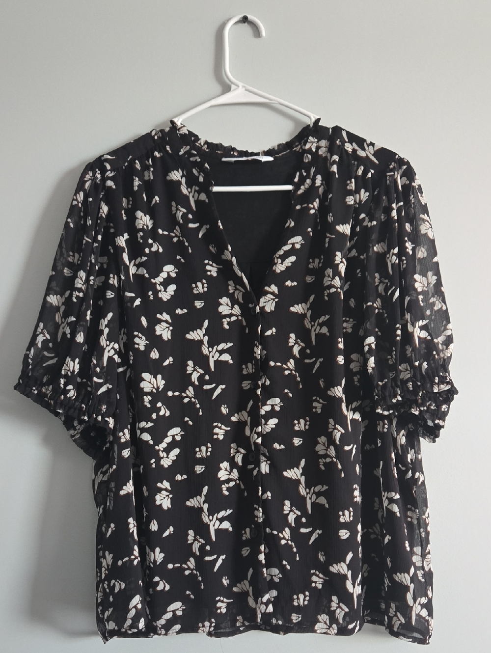 Nine West Black Floral Puff Sleeve Blouse with Cream Print, XXL